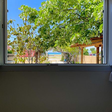 Casa Lia-Beach Front Villa Nea Kallikrateia المظهر الخارجي الصورة