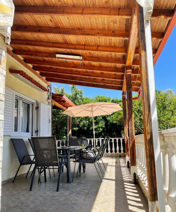 Casa Lia-Beach Front Villa Nea Kallikrateia المظهر الخارجي الصورة
