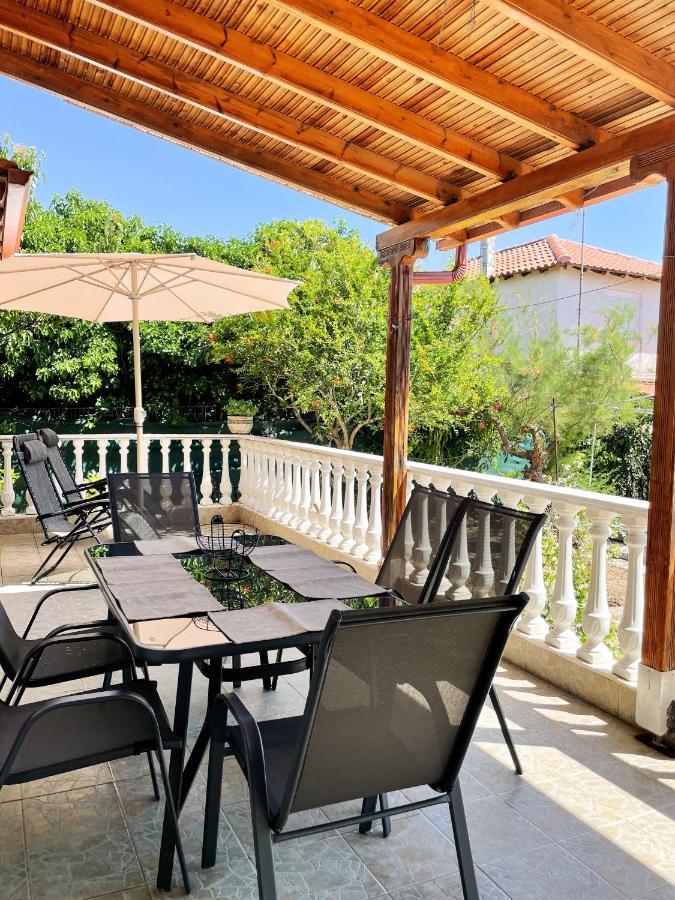 Casa Lia-Beach Front Villa Nea Kallikrateia المظهر الخارجي الصورة