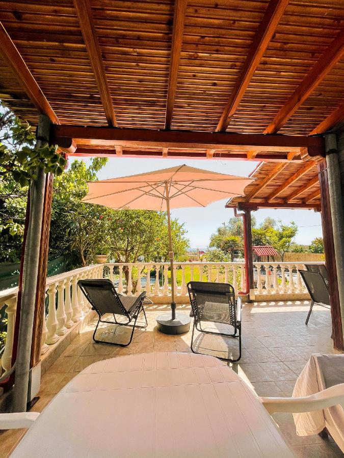Casa Lia-Beach Front Villa Nea Kallikrateia المظهر الخارجي الصورة