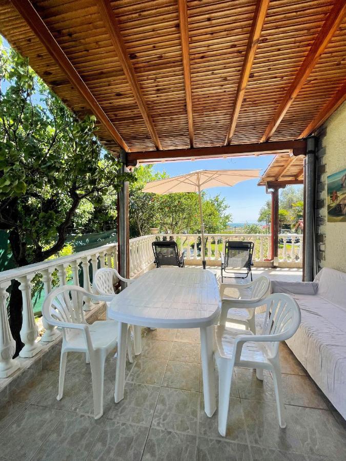 Casa Lia-Beach Front Villa Nea Kallikrateia المظهر الخارجي الصورة