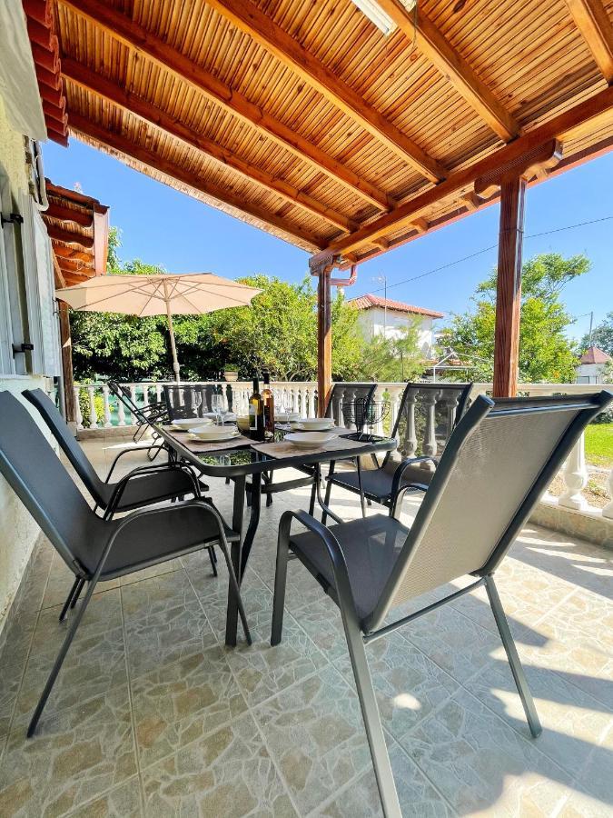 Casa Lia-Beach Front Villa Nea Kallikrateia المظهر الخارجي الصورة