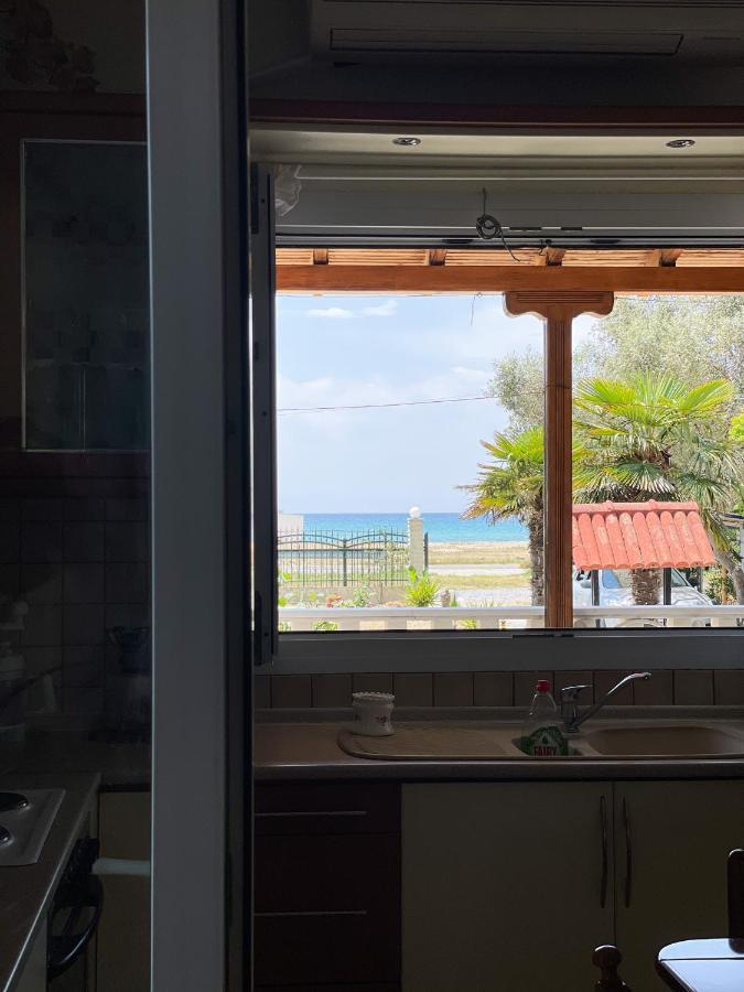 Casa Lia-Beach Front Villa Nea Kallikrateia المظهر الخارجي الصورة