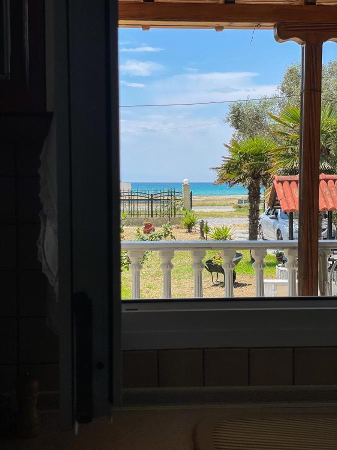 Casa Lia-Beach Front Villa Nea Kallikrateia المظهر الخارجي الصورة