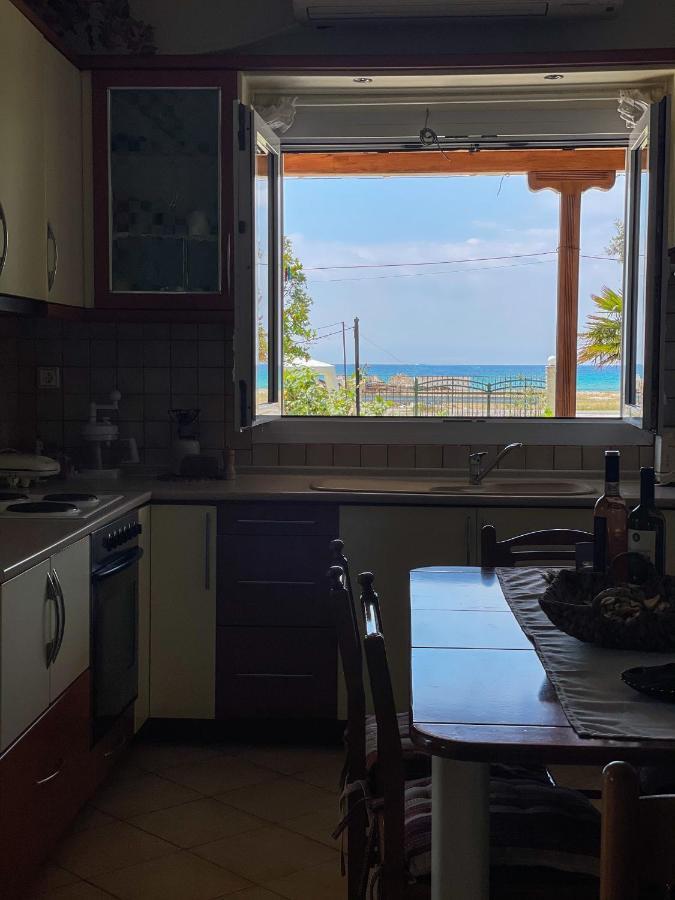 Casa Lia-Beach Front Villa Nea Kallikrateia المظهر الخارجي الصورة