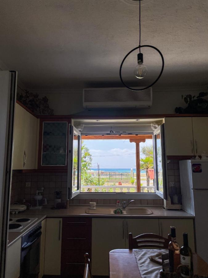Casa Lia-Beach Front Villa Nea Kallikrateia المظهر الخارجي الصورة